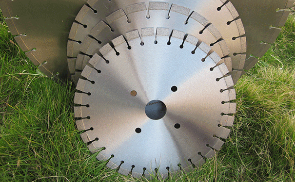 隨金剛石鋸片行業(yè)發(fā)展石材切割片那么多到底選擇誰(shuí)？