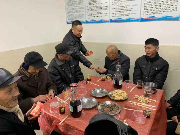 2019讓愛依舊，湖北昌利領(lǐng)導(dǎo)前往福利院慰問