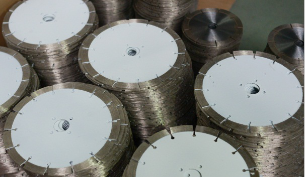 用什么方法可以提高石材鋸片的鋒利度呢？