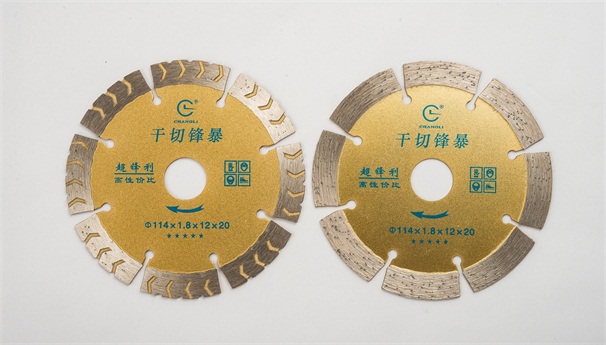 當石材鋸片在切割時發(fā)生嚴重偏擺，你會怎么做？