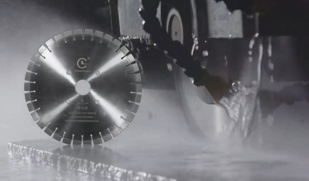 金剛石鋸片屬于金剛石工具中磨具的一種使用事項要多注意