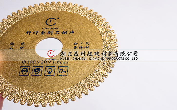 這方法有利于防止金剛石鋸片的偏差，從而提高石材加工質(zhì)量